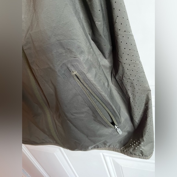 Lululemon | Like the Wind Vest Dark Olive Size 4 - Picture 7 of 16